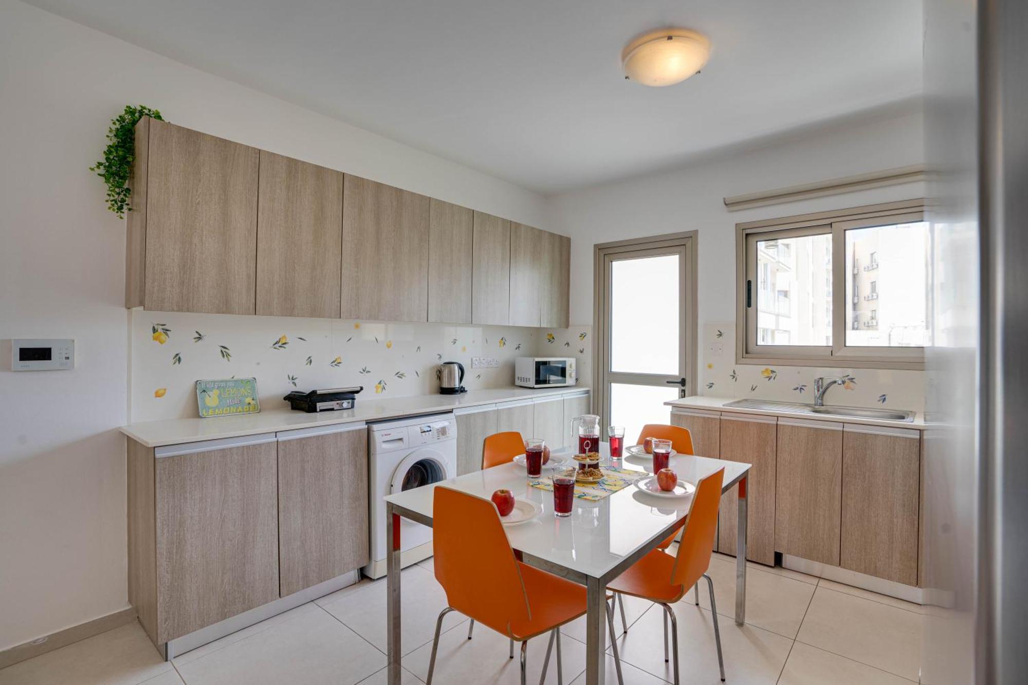 Lemon Paradise City Centre 200M From Beach Ларнака Екстериор снимка