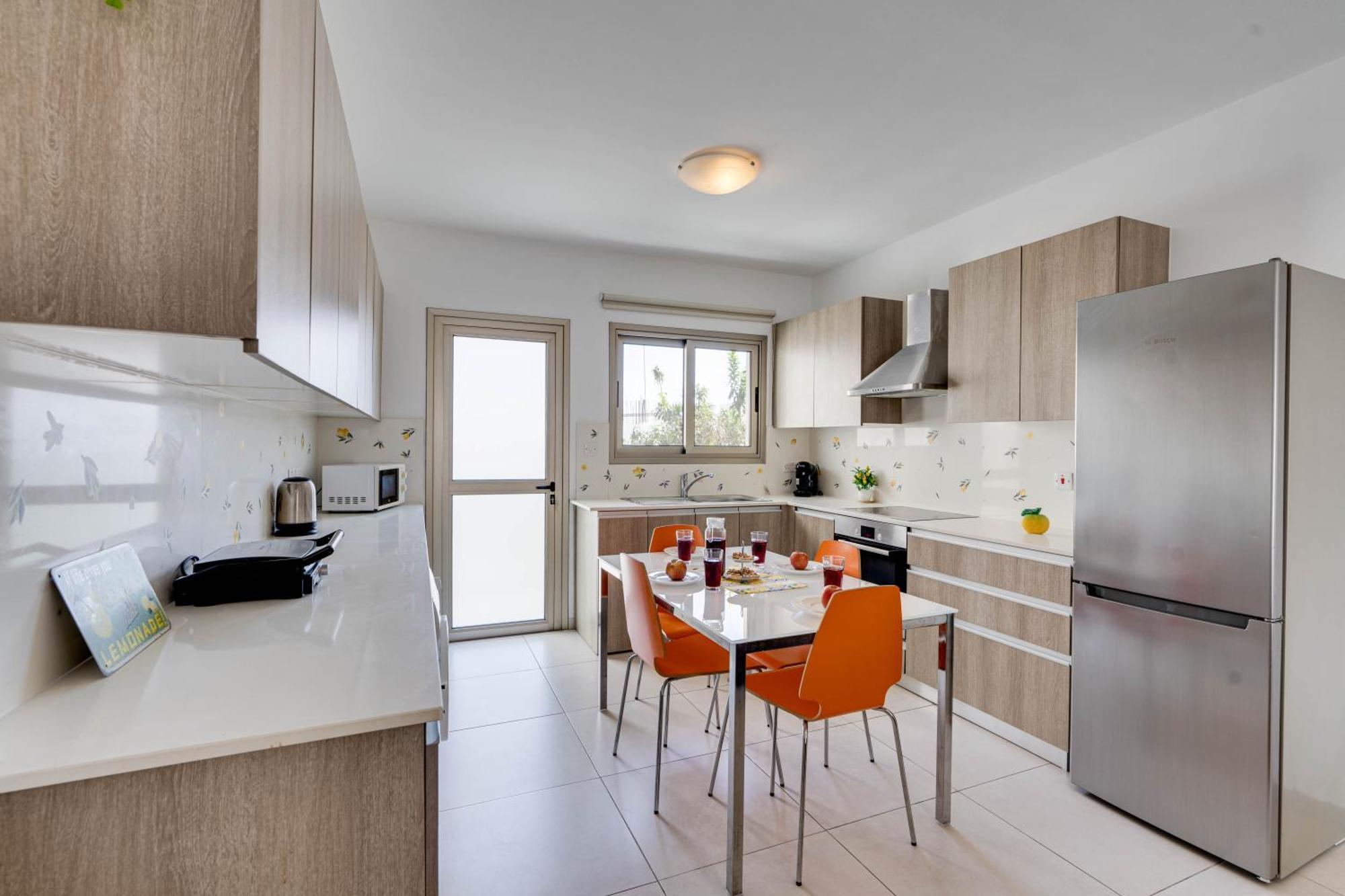 Lemon Paradise City Centre 200M From Beach Ларнака Екстериор снимка